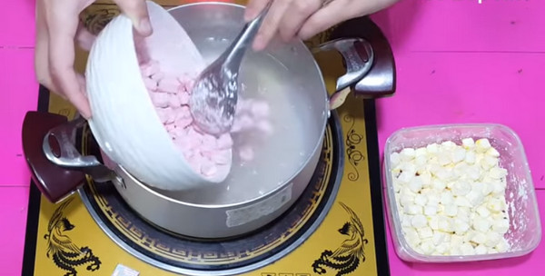 Cách làm sữa chua mít - Luộc những hạt lê